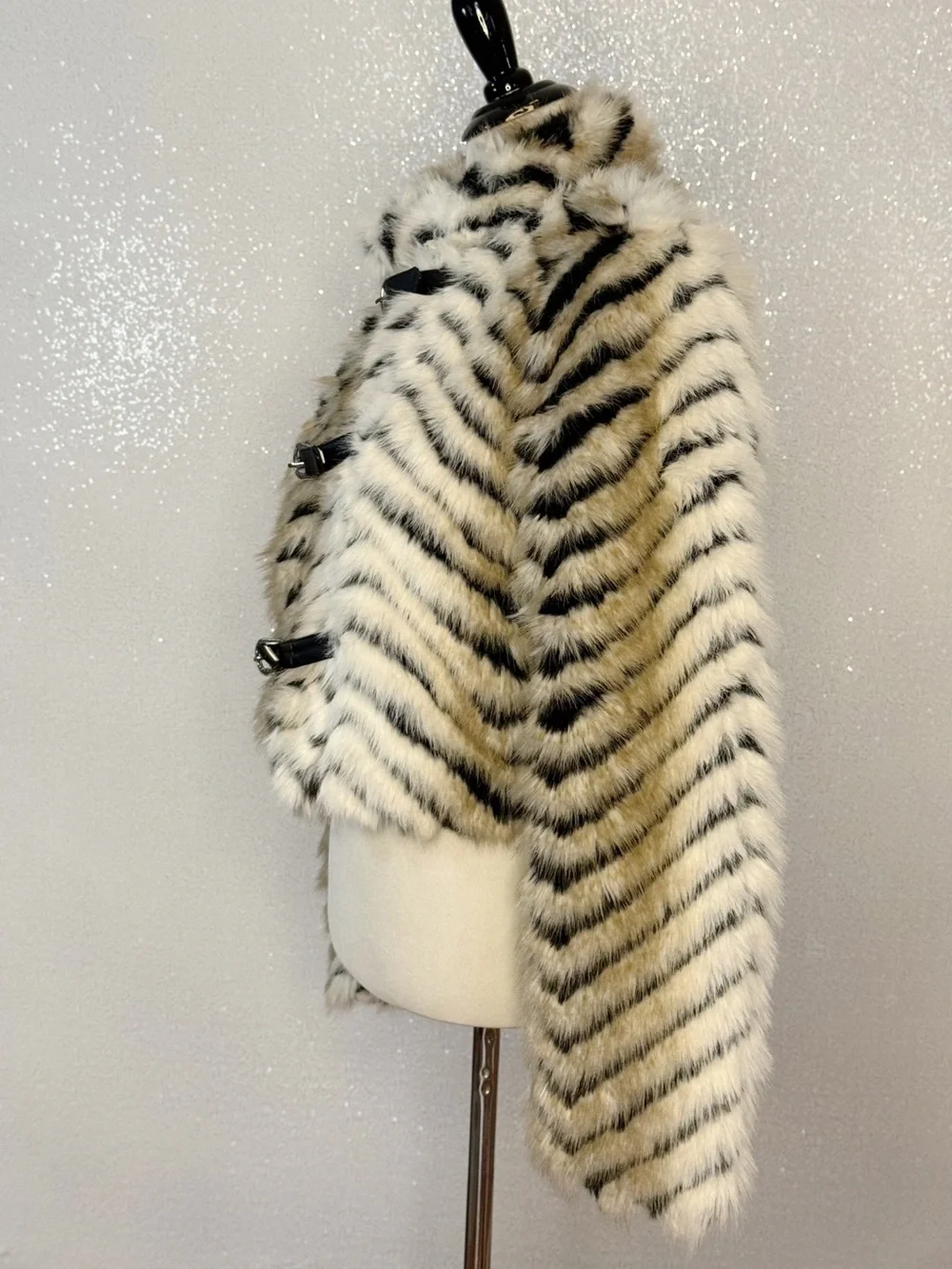 Azalea Wang Argyll Faux Fur Animal Print Coat Western Buckle Cropped Jacket - Picture 9 of 16